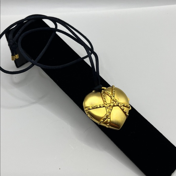 Vintage Estee Lauder Solid Perfume Compact, Chained Heart Black Satin Necklace - Picture 5 of 13